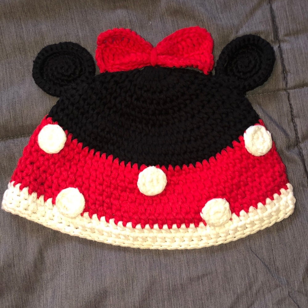 Minnie Mouse knit beanie